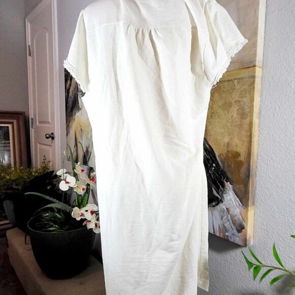 Used: Wonderland  V neck Cream Dress size L - Picture 4 of 11